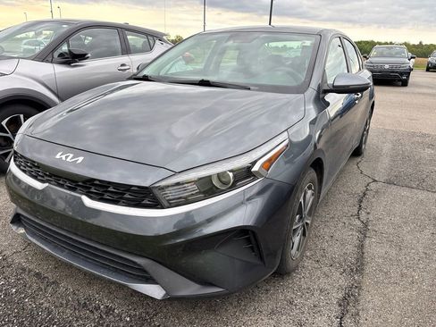 Certified 2022 Kia Forte LXS w/ LXS Technology Package FWD image 7