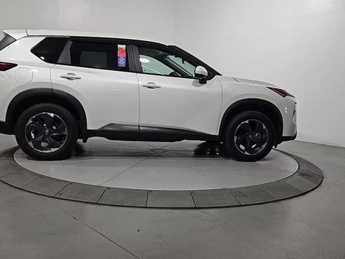 Used 2024 Nissan Rogue SV FWD image 7