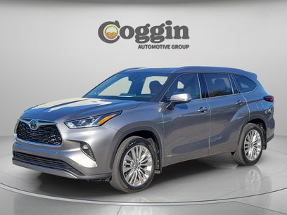 Certified 2025 Toyota Highlander Platinum