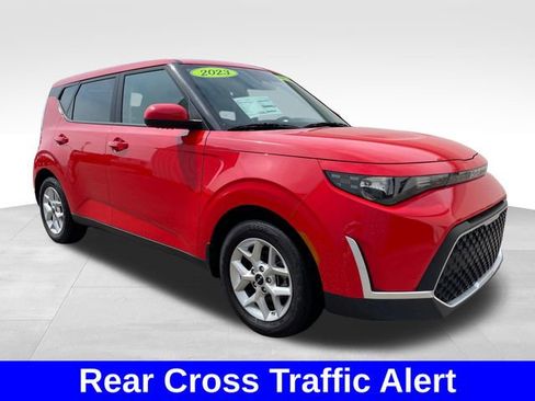 Used 2023 Kia Soul LX w/ LX Technology Package FWD image 7