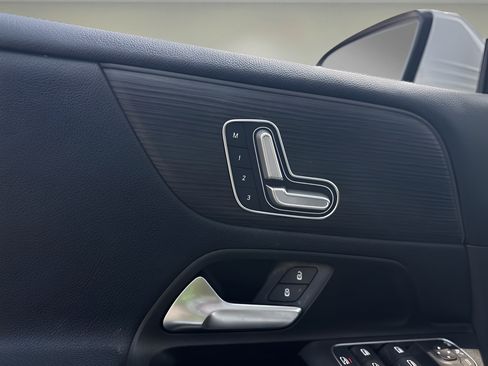 Used 2022 Mercedes-Benz GLB 250 image 18