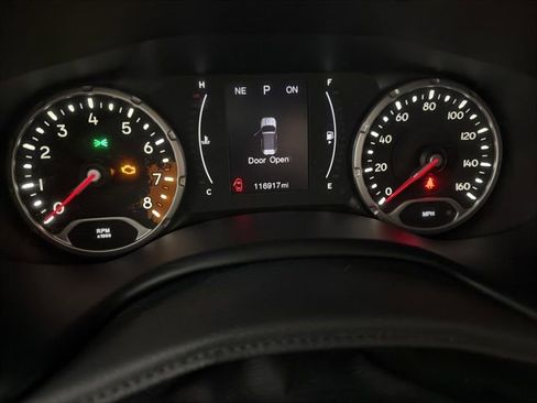 Used 2017 Jeep Renegade Latitude w/ Popular Equipment Group image 10