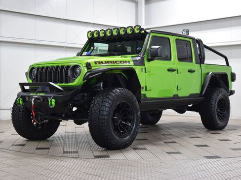 Used 2025 Jeep Gladiator Rubicon w/ Safety Group AWD/4WD image 3
