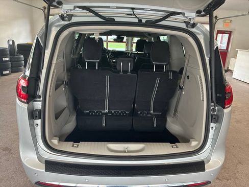 Certified 2024 Chrysler Pacifica Touring-L FWD image 27