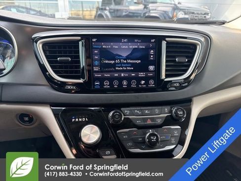 Used 2020 Chrysler Pacifica Touring-L Plus image 12