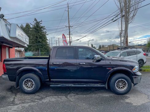Used 2017 RAM 1500 Laramie w/ Cold Weather Group AWD/4WD image 7