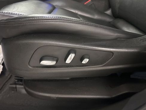 Used 2018 Cadillac XT5 Luxury w/ Driver Awareness Package image 10