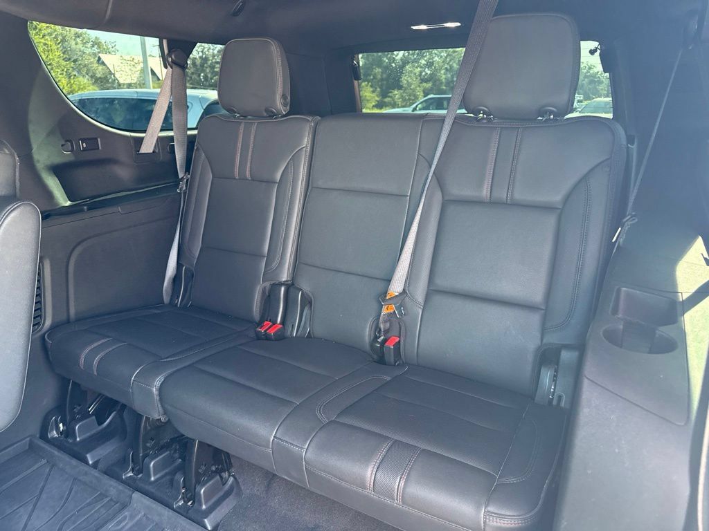 Used 2024 Chevrolet Suburban RST w/ Luxury Package RWD image 9