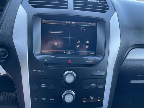 Used 2015 Ford Explorer XLT w/ Equipment Group 202B AWD/4WD image 22