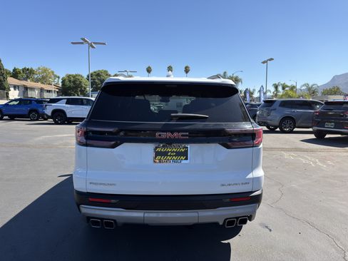 Used 2026 GMC Acadia Elevation w/ Elevation Premium Package FWD image 7