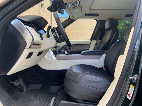 Certified 2023 Land Rover Range Rover SE image 11