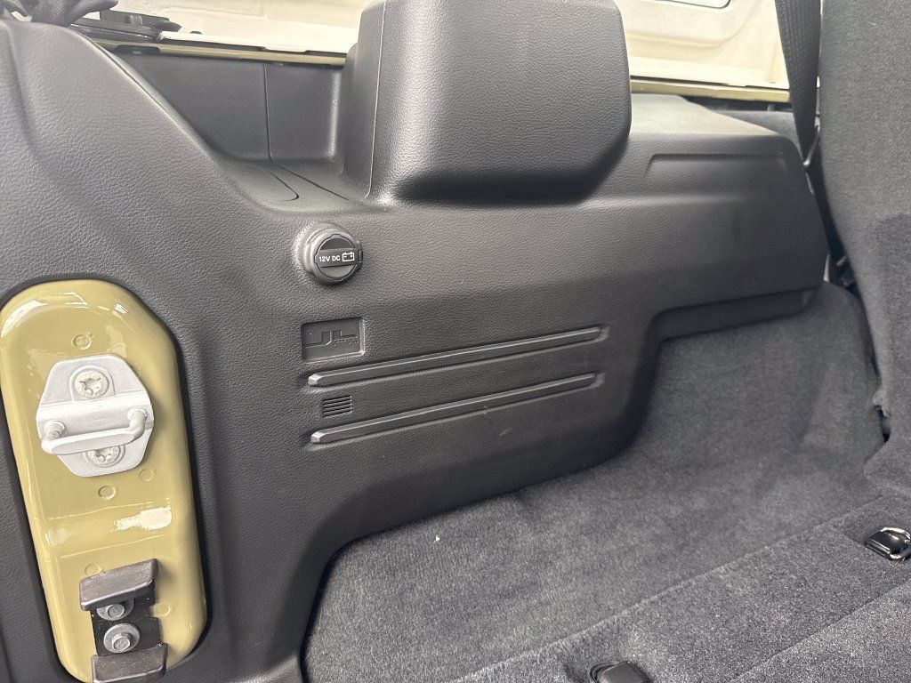 Used 2026 Jeep Wrangler Unlimited Sahara AWD/4WD image 47