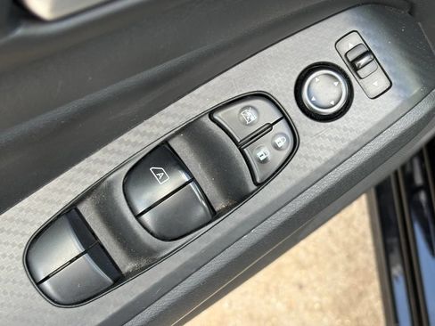 Used 2024 Nissan Altima 2.5 SV w/ SV Premium Package AWD/4WD image 21