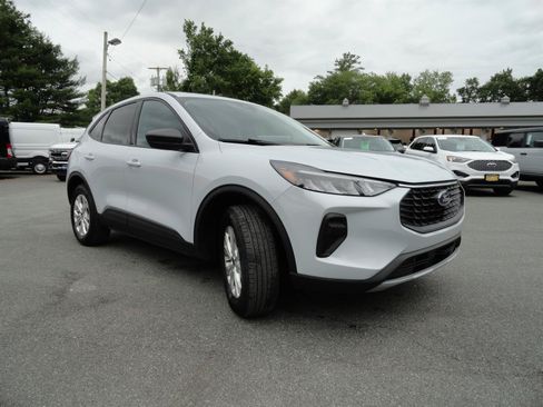 Used 2025 Ford Escape Active AWD/4WD image 3