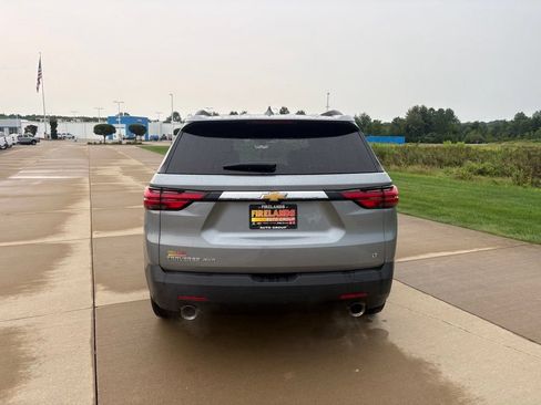 Used 2023 Chevrolet Traverse LT w/ LT Premium Package AWD/4WD image 5