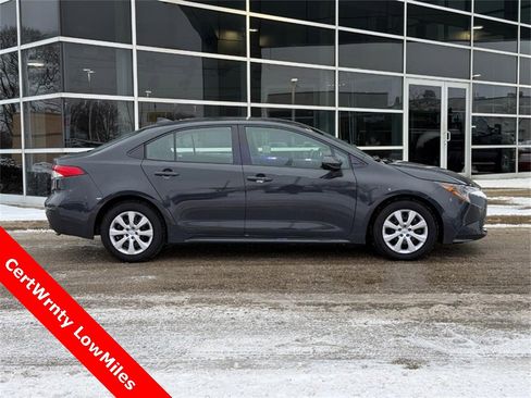 Used 2024 Toyota Corolla LE image 2