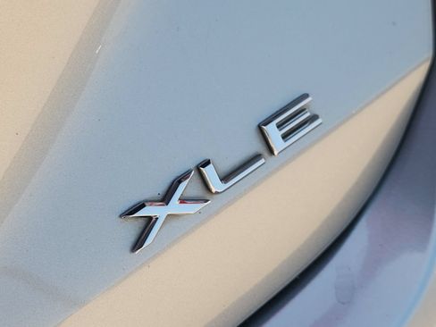 Used 2022 Toyota Avalon XLE FWD image 12