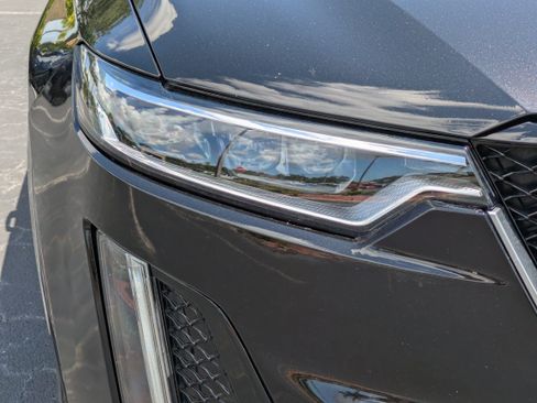 Used 2023 Cadillac XT6 Sport w/ Technology Package AWD/4WD image 9