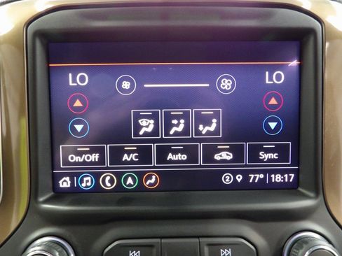 Used 2021 Chevrolet Silverado 1500 High Country w/ Technology Package image 24