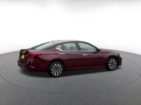Used 2025 Nissan Altima 2.5 SV FWD image 12