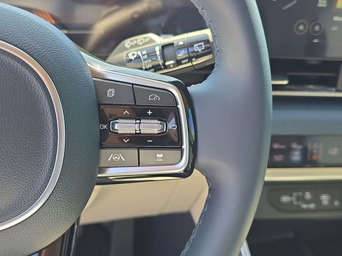 New 2026 Kia Carnival EX FWD image 32