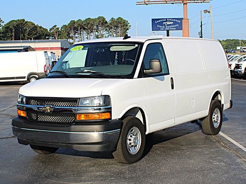Used 2024 Chevrolet Express 2500 w/ Driver Convenience Package RWD image 3