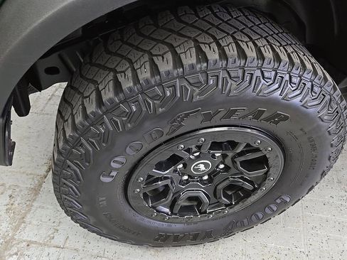 Used 2023 Ford Bronco Wildtrak image 23