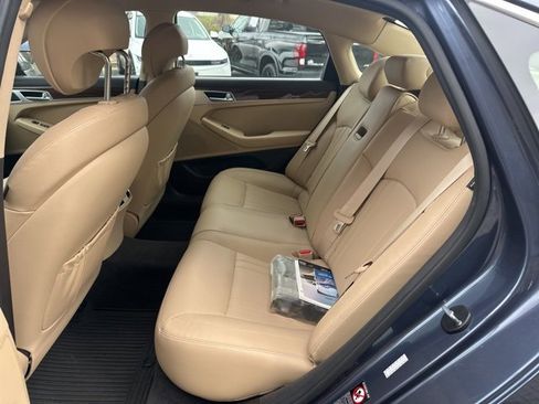 Used 2015 Hyundai Genesis 3.8 image 7