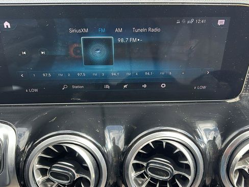 Used 2022 Mercedes-Benz GLB 250 image 28