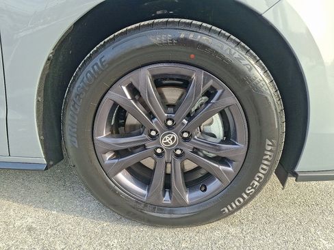 Certified 2025 Toyota Sienna XSE image 8