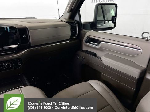 Used 2025 Chevrolet Silverado 2500 LTZ w/ LTZ Convenience Package AWD/4WD image 27