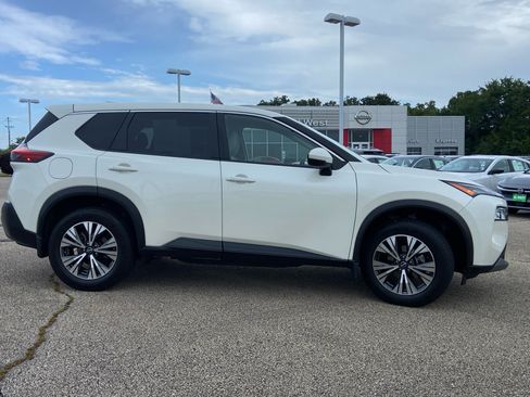 Used 2023 Nissan Rogue SV AWD/4WD image 2