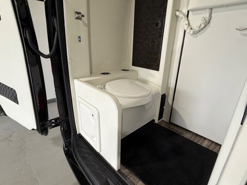 Used 2022 Mercedes-Benz Sprinter 3500 image 25