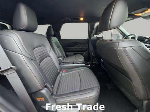 Used 2025 Nissan Pathfinder Rock Creek image 10