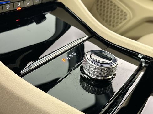 Used 2023 Jeep Grand Cherokee Limited w/ Black Appearance Package image 17