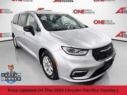 Used 2024 Chrysler Pacifica Touring-L