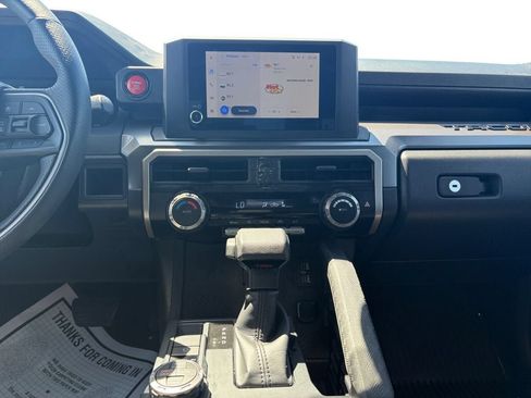 Used 2025 Toyota Tacoma TRD Off-Road AWD/4WD image 15