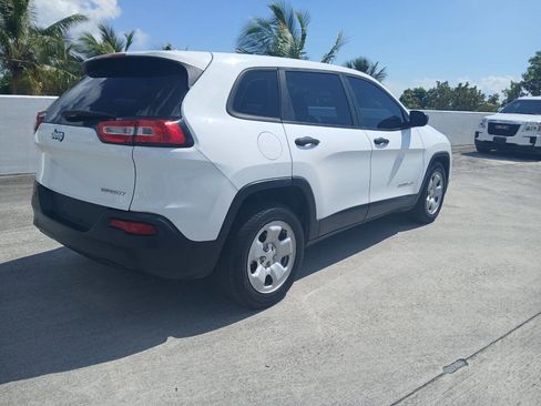 Used 2014 Jeep Cherokee Sport image 5