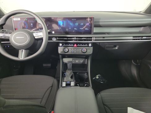 New 2025 Hyundai Santa Cruz SE image 4