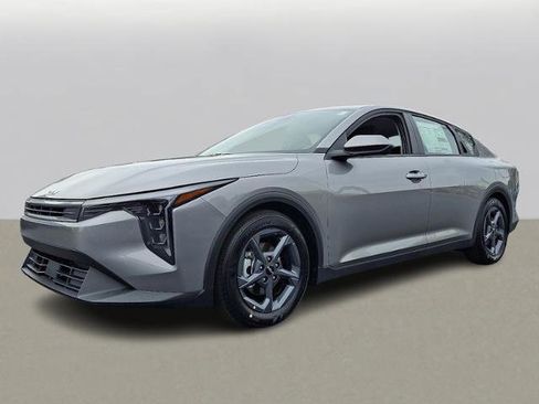 New 2025 Kia K4 LXS image 2