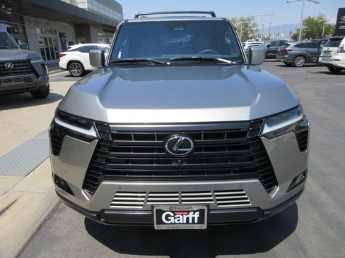 Used 2026 Lexus GX 550 w/ Cold Area Package AWD/4WD image 14