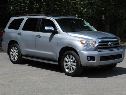 Used 2016 Toyota Sequoia Limited w/ Safety & Convenience Package image 28