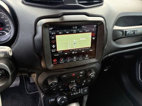 Used 2021 Jeep Renegade Latitude image 14
