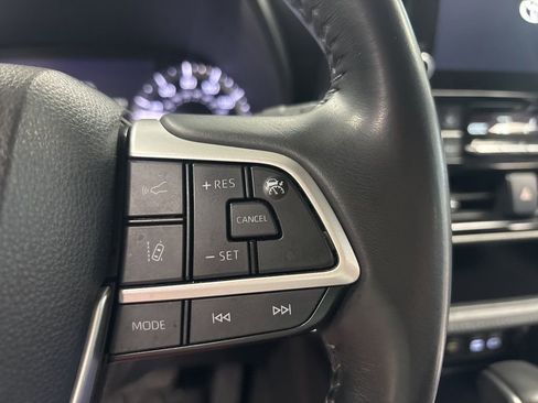 Used 2024 Toyota Highlander LE FWD image 17