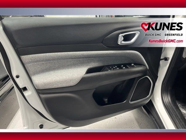 Used 2024 Jeep Compass Latitude AWD/4WD image 13