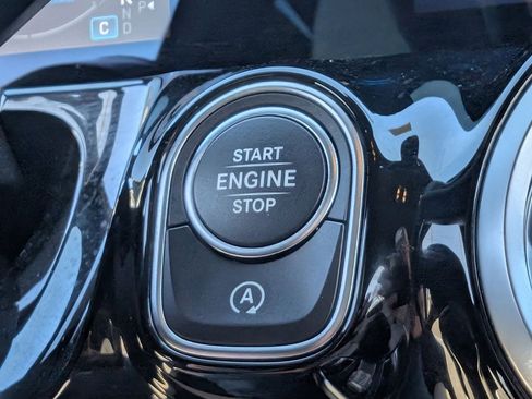 Used 2025 Mercedes-Benz GLA 250 4MATIC image 17