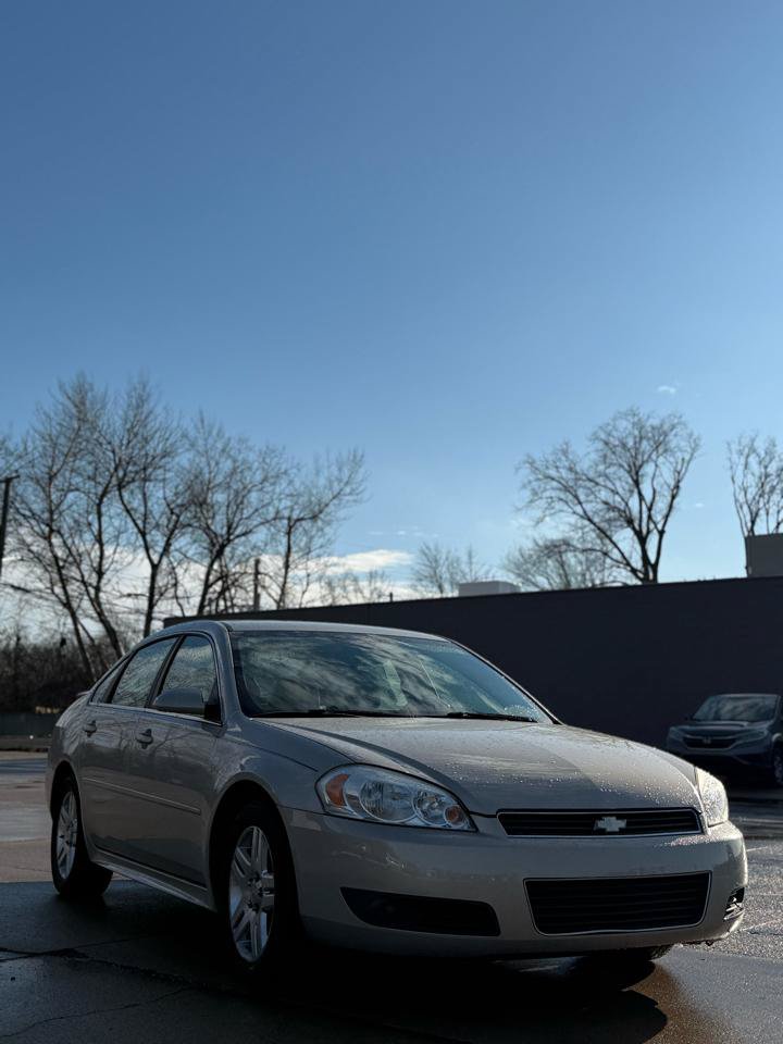 Used 2011 Chevrolet Impala LT w/ Luxury Edition Package FWD image 3