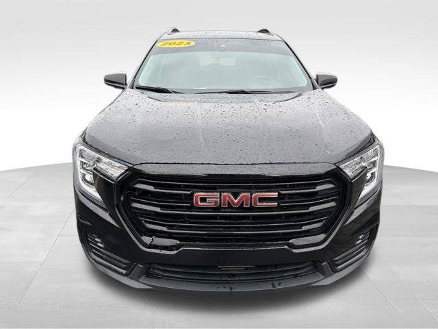 Used 2023 GMC Terrain SLE w/ Driver Convenience Package AWD/4WD image 2