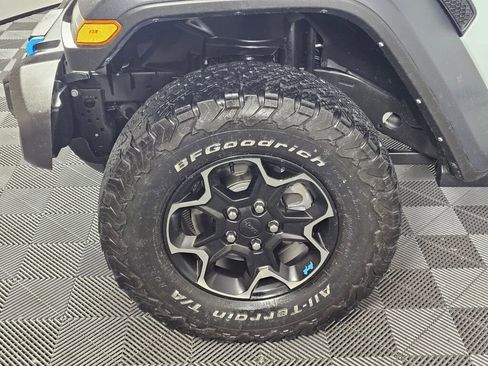 Used 2023 Jeep Wrangler Unlimited Rubicon 4xe w/ Cold Weather Group AWD/4WD image 11