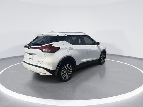 Used 2024 Nissan Kicks SV FWD image 8